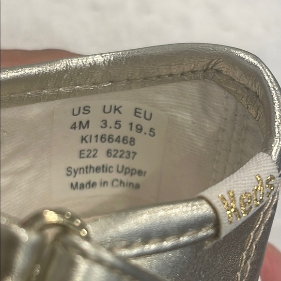 Keds Gold Dress Shoes with T-Strap Design New With Box Baby Size 4 months - Picture 9 of 9